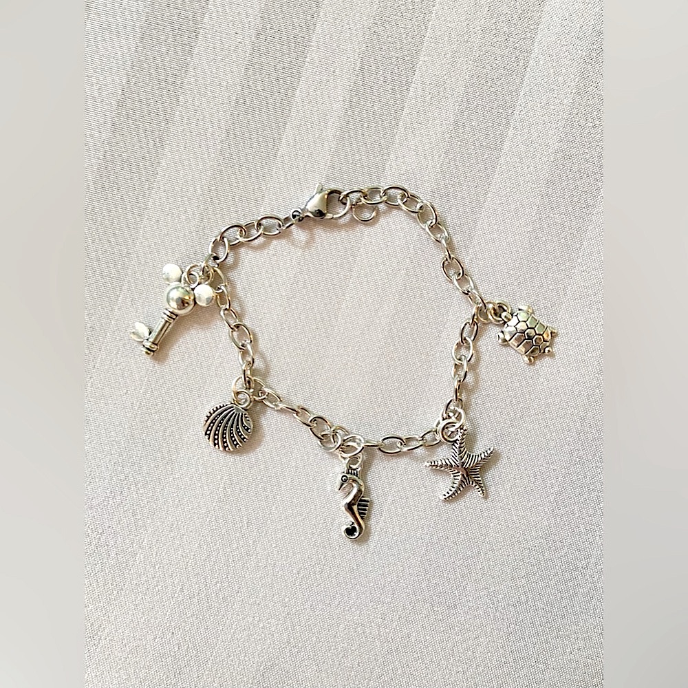 Silver Charm Bracelet - Handmade 8$